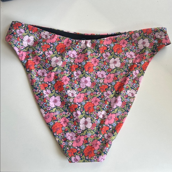 J Crew High-Rise Cheeky Bikini Bottom Liberty® Meadow Song Fabric - Picture 3 of 6